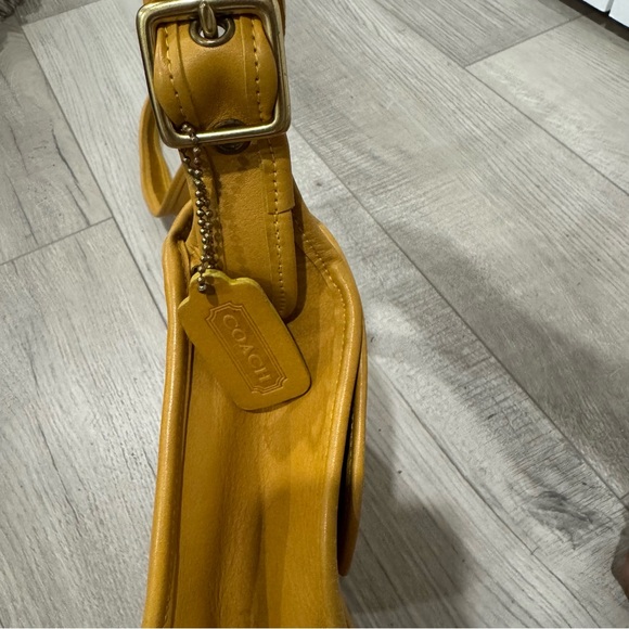 Vintage Soft Leather Crossbody Bag - Picture 4 of 15